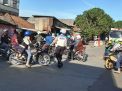 Unit Lantas Polsek Asemrowo Gelar Pengaturan Pagi Bantu Keberangkatan Pekerja & Anak Sekolah