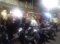 Patroli Malam di Warkop, Polsek Pabean Cantikan Ingatkan Pengunjung Selalu Gunakan Masker