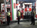 Polsek Pabean Cantikan Gelar Patroli Malam di SPBU, Sampaikan Pesan Waspada Jambret