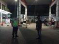 Polsek Semampir Patroli Malam di SPBU, Sampaikan Pesan Waspada Uang Palsu