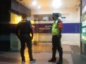 Pantau Keamanan di Kantor Bank, Polsek Pabean Cantikan Gelar Patroli Malam