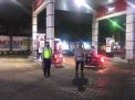 Polsek Semampir Patroli SPBU, Sampaikan Himbauan Waspada Terhadap Uang Palsu