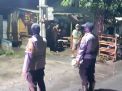 Kapolsek Kenjeran Pimpin Patroli di Jalan Tambak Wedi, Tegakkan Aturan Jam Malam
