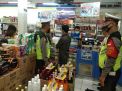 Polsek Pabean Cantikan Gelar Patroli Malam di Mini Market, Sampaikan Waspada Pencurian
