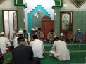 Kapolsek Asemrowo Gelar Safari Ramadhan Hadiri Pertemuan Pengurus Dewan Masjid, Sampaikan Pesan Anti Hoax & Anti Radikalisme