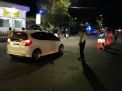 Panit Lantas Polsek Asemrowo Pimpin Penyekatan di Pospam Jalan Dupak Rukun