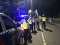 Ciptakan Rasa Aman di Malam Hari, Polsek Asemrowo Gelar Patroli Mobile