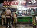 Terapkan Aturan Jam Malam, Polsek Semampir Lakukan Operasi PPKM di Warkop-Warkop