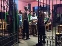 Polsek Asemrowo Lakukan Operasi Jam Malam Bersama Satpol PP & Linmas, Sasar Warkop-Warkop
