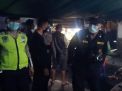 Polsek Asemrowo Gelar Operasi Pemberlakuan Jam Malam, Sasar Warung-Warung Yang Masih Buka