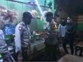 Polsek Asemrowo & Linmas Gelar Operasi Pemberlakuan Jam Malam Untuk Cegah Kerumunan di Warkop-Warkop