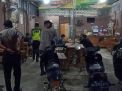 Polsek Asemrowo Gelar Operasi Pemberlakuan Jam Malam Bersama Linmas, Sasar Warung-Warung