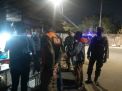 Polsek Semampir Sasar Warung & Kios Dalam Operasi Pemberlakuan Jam Malam Sesuai Penerapan PPKM Darurat