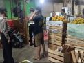 Polsek Asemrowo Gelar Operasi Penertiban Masker di Pasar Buah Tanjungsari