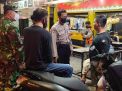 Polsek Krembangan Bersama Satpol PP Lakukan Operasi Masker di Warkop