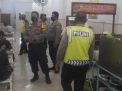 Personil Polsek Krembangan Lakukan Operasi Penertiban Masker di Warkop-Warkop