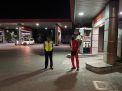 Polsek Pabean Cantikan Gelar Patroli Malam di SPBU, Sampaikan Himbauan Waspada Terhadap Uang Palsu