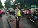 Unit Lantas Polsek Semampir Atur Lalu Lintas Pagi di Jalan Karang Tembok