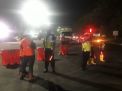 Satlantas Polres Tanjung Perak Laksanakan Pengamanan Pengaspalan Jalan