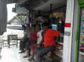 Cegah Kecelakaan, Babinkamtibmas Pegirian Himbau Para Sopir Tertib Berlalu Lintas