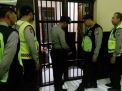 Cegah Tahanan Kabur, Polsek Pabean Cantikan Lakukan Pemeriksaan Rutin
