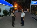 Pantau Keamanan Kantor Bank, Satsabhara Polres Tanjung Perak Lakukan Patroli Malam