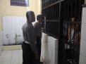 Polsek Kenjeran Laksanakan Pengecekan Rutin Ruang Tahanan di Malam Hari