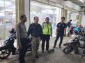 Polsek Asemrowo Gelar Patroli Malam di Mini Market, Sampaikan Pesan Waspada Uang Palsu