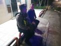 Patroli Pemukiman di Malam Hari, Satsabhara Sampaikan Himbauan Waspada Orang Tak Dikenal