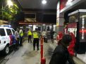 Polsek Asemrowo Gelar Patroli Malam di SPBU Sampaikan Pesan Waspada Aksi Jambret