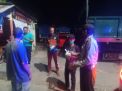 Polsek Kenjeran Bagikan Nasi Bungkus Untuk Makan Sahur