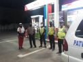 Polsek Asemrowo Gelar Patroli Malam di SPBU, Sampaikan Pesan Waspada Kriminalitas