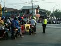 Antisipasi Kemacetan, Polsek Asemrowo Laksanakan Pengaturan Pagi