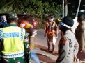 Kapolsek Kenjeran Pimpin Sosialisasi Jam Malam Ke Warkop Bersama Satpol PP & TNI
