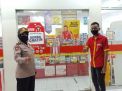 Polsek Kenjeran Gelar Patroli Malam di Mini Market, Sampaikan Pesan Waspada Uang Palsu