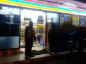 Personil Polsek Semampir Lakukan Patroli di Mini Market, Antisipasi Kriminalitas