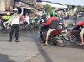 Unit Lantas Polsek Asemrowo Lakukan Pengaturan Pagi, Bantu Keberangkatan Pekerja & Cegah Kemacetan