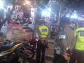 Polres Tanjung Perak Gelar Patroli Skala Besar Sekaligus Operasi Pemberlakuan Jam Malam Dengan Sasaran Warung-Warung