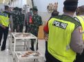 Polsek Krembangan Lakukan Operasi Penertiban Masker Bersama Anggota Koramil di Warkop & Cafe