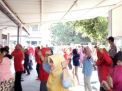 Babinkamtibmas Perak Timur Lakukan Pengamanan Olahraga Bersama Ibu-Ibu PKK