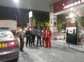 Polsek Asemrowo Gelar Patroli Malam di SPBU, Titip Pesan Waspada Jamret dan Uang Palsu