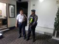 Pantau Keamanan di Kantor Bank, Satsabhara Polres Tanjung Perak Gelar Patroli Malam