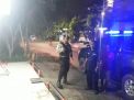 Satsabhara Polres Tanjung Perak Patroli Malam di Pemukiman, Sampaikan Pesan Waspada Orang Asing