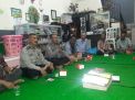 Babinkamtibmas Sidotopo Wetan Cangkrukan Bersama Warga, Sampaikan Jaga Kerukunan