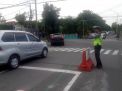 Unit Lantas Polsek Kenjeran Lakukan Pengaturan Pagi Cegah Kemacetan