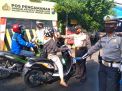 Polsek Asemrowo Lakukan Penyekatan Kendaraan Dari Luar Kota