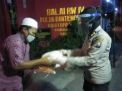 Kapolsek Kenjeran Salurkan Bantuan Beras 100 Sak Ke Kampung Tangguh RW 04 Sidotopo Wetan