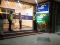 Pantau Keamanan Kantor Bank, Polsek Pabean Cantikan Lakukan Patroli Rutin di Malam Hari