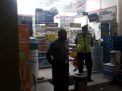 Polsek Asemrowo Gelar Patroli Malam di Mini Market, Sampaikan Waspada Uang Palsu