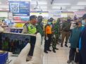 Polsek Pabean Cantikan Bareng Instansi Samping Sosialisasikan Aturan Jam Malam Ke Mini Market